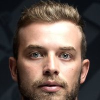 Thomás