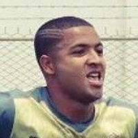 Ethan González